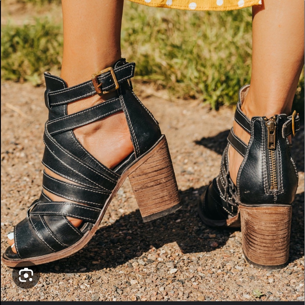 Freebird Claw Sandal- perfect condition